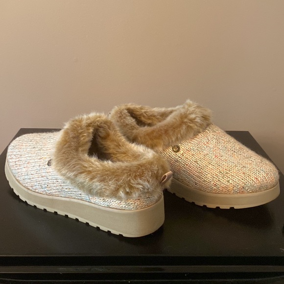 Bobs From Skechers Slip Ons With Fur - Picture 4 of 4